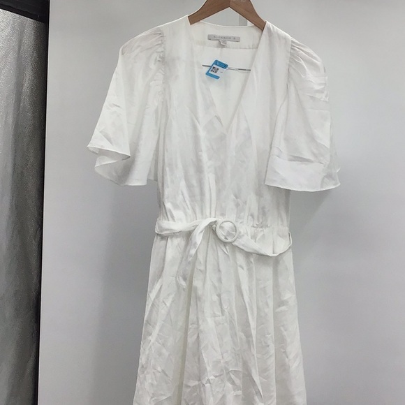 Black Halo Dresses & Skirts - Black halo size 6 white dress